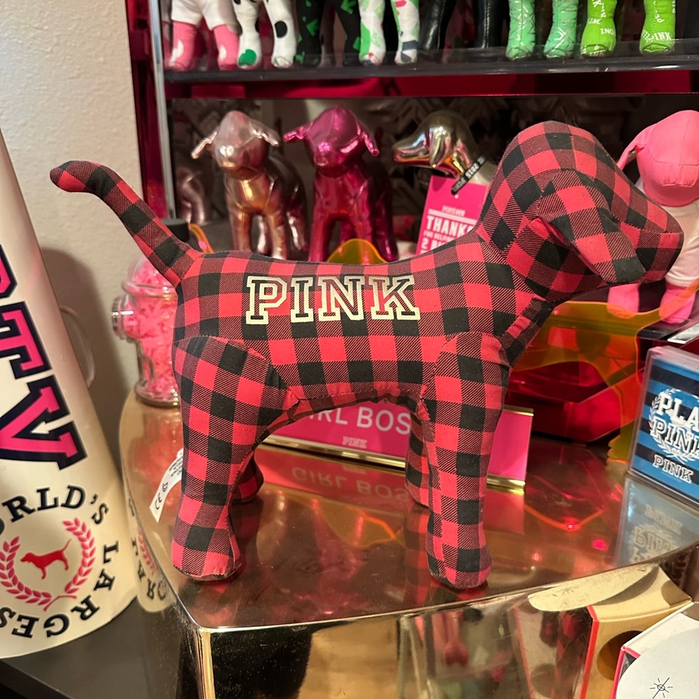VS PINK GIANT DOG